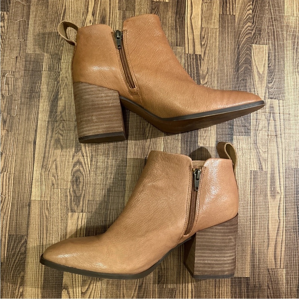 VIONIC LYSSA ANKLE BOOT SIZE 9